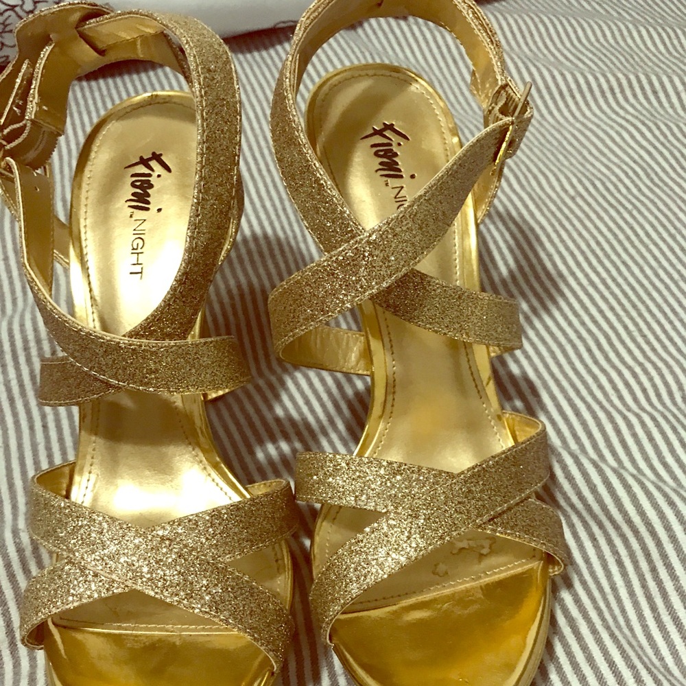 Giltter gold heels